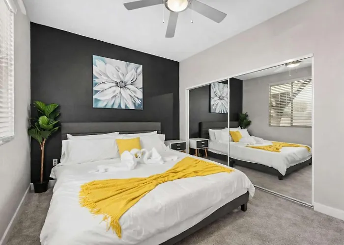 Appartement Desert Serenity Retreat Pools Patio Pet-friendly Escape *