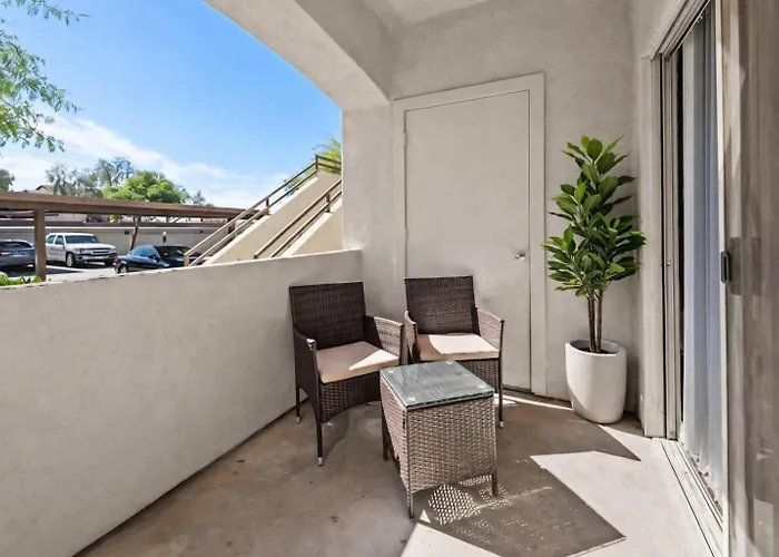 Desert Serenity Retreat Pools Patio Pet-friendly Escape *
